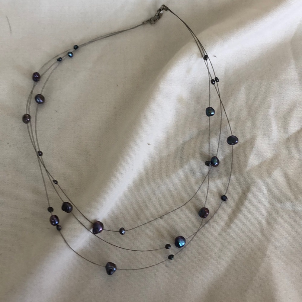 Black pearl necklace. Illumination chain with clasp